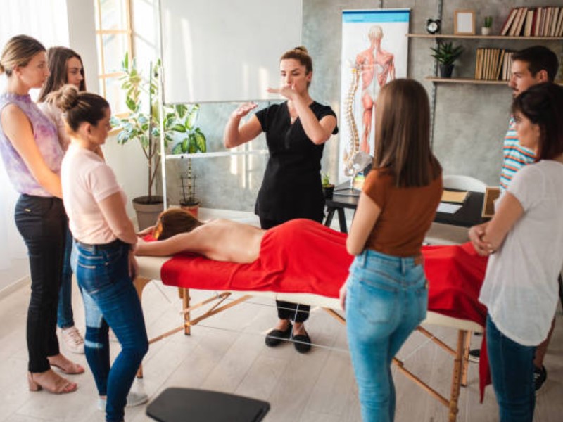 Melden Sie sich für einen Massagekurs an, um die Kunst der Entspannung zu erlernen